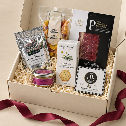 Selección Gourmet de Click Regala con paleta ibérica, pistachos, crackers, chips de verduras, terrina y mejillones