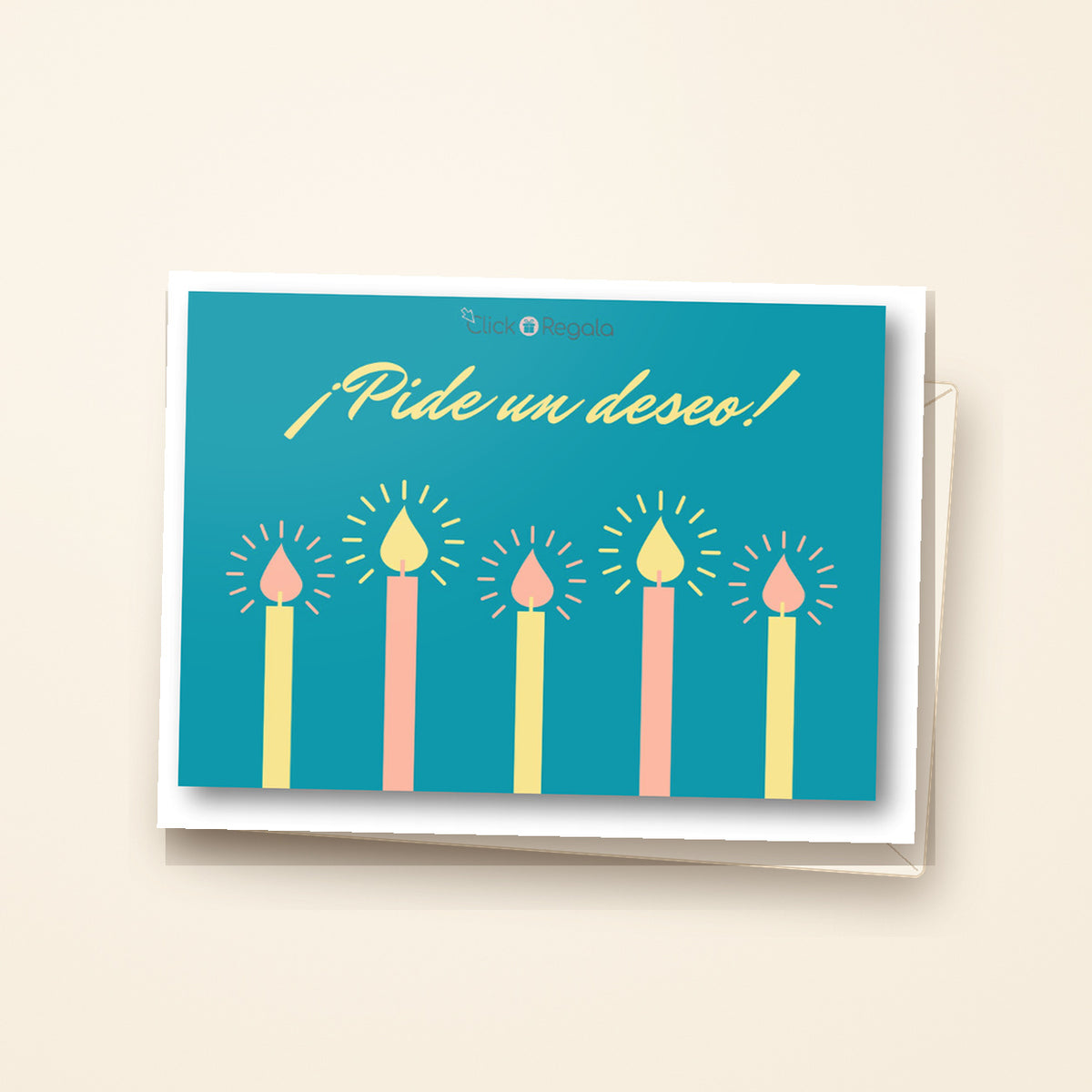Tarjeta PIDE UN DESEO presentada con sobre sobre fondo crema